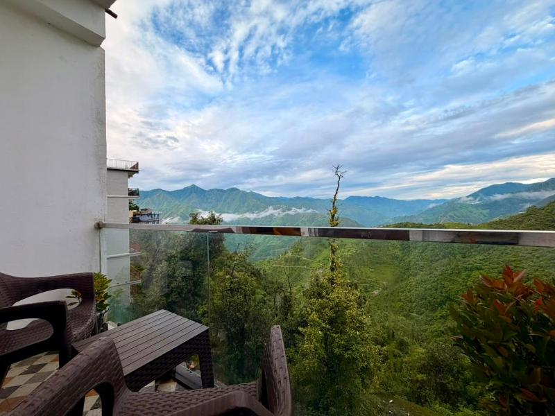 Pine View Luxury Resort With Mountain View & Premium Rooms Mussoorie - image 31