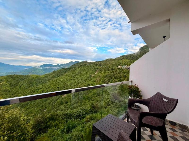 Pine View Luxury Resort With Mountain View & Premium Rooms Mussoorie - image 23