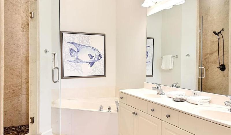 Three Bedroom Coastal Residence Along Scenic 30A - image 10