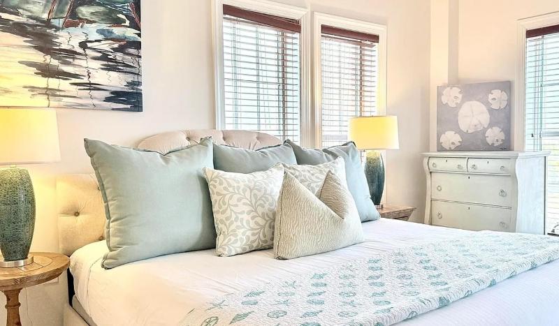 Three Bedroom Coastal Residence Along Scenic 30A - image 8
