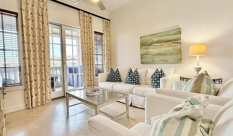 Three Bedroom Coastal Residence Along Scenic 30A - image 1