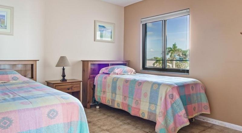 Two Bedroom Beachfront Escape with Gulf Views - image 6