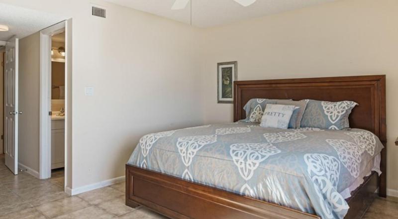 Two Bedroom Beachfront Escape with Gulf Views - image 13