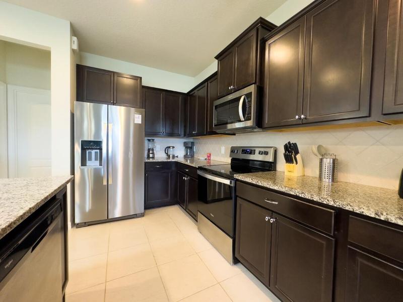 Villa Near Disney Themed Luxury 5Bd with Pool - image 8