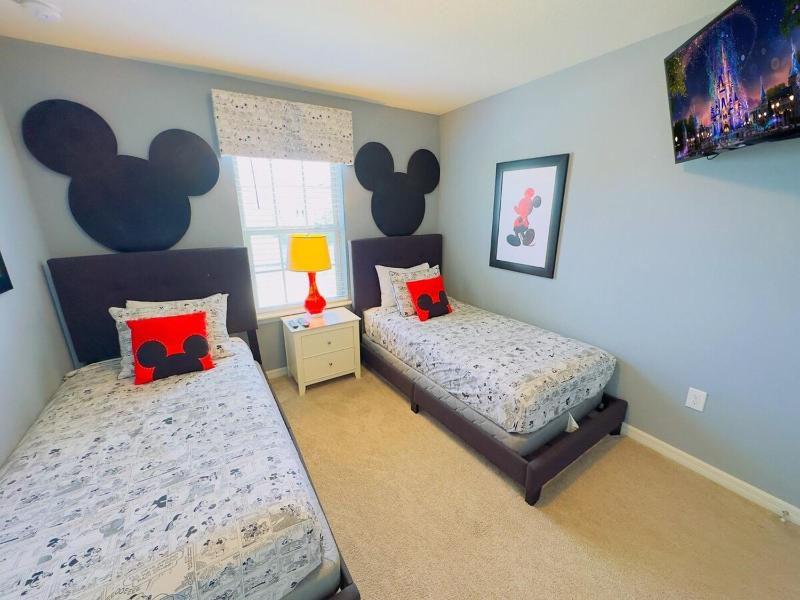 Villa Near Disney Themed Luxury 5Bd with Pool - image 20