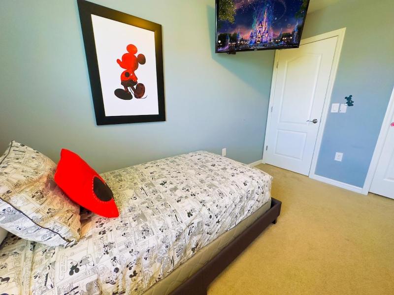 Villa Near Disney Themed Luxury 5Bd with Pool - image 19