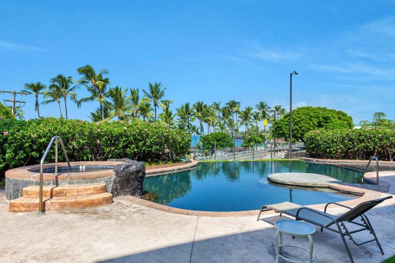 Kahaluu Beach Villas 303 - image 9