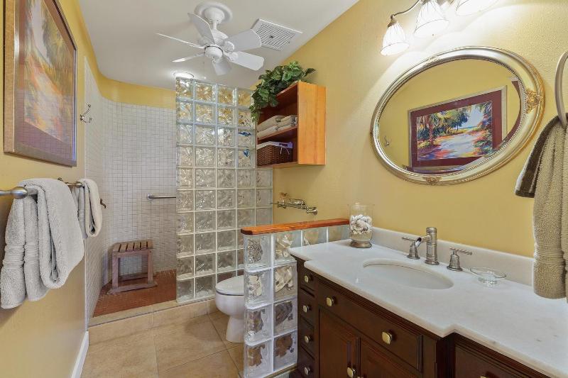 Kahaluu Beach Villas 303 - image 7