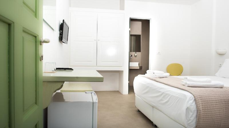 Double Room with Garden View image 3