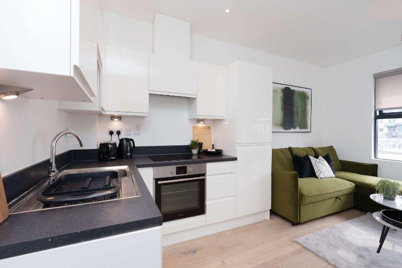 Desirable one bedroom apartment - image 7