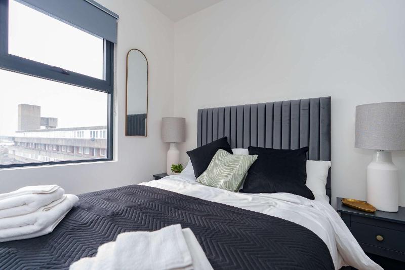 Desirable one bedroom apartment - image 9