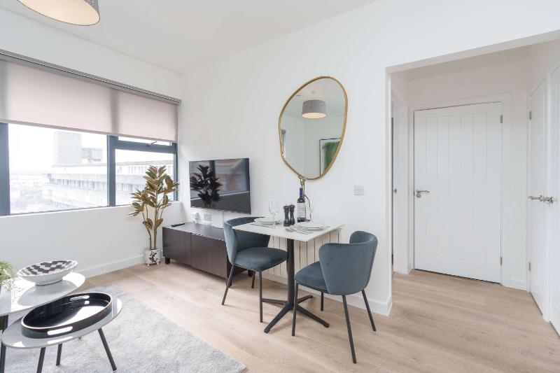 Desirable one bedroom apartment - image 8