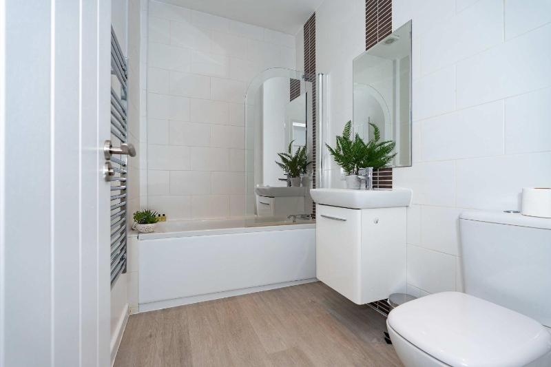 Modern one-bedroom residence in Southampton Centre - image 5