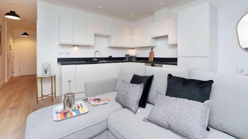 Delightful two bedroom apartment - image 6