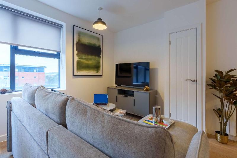 Delightful two bedroom apartment - image 10