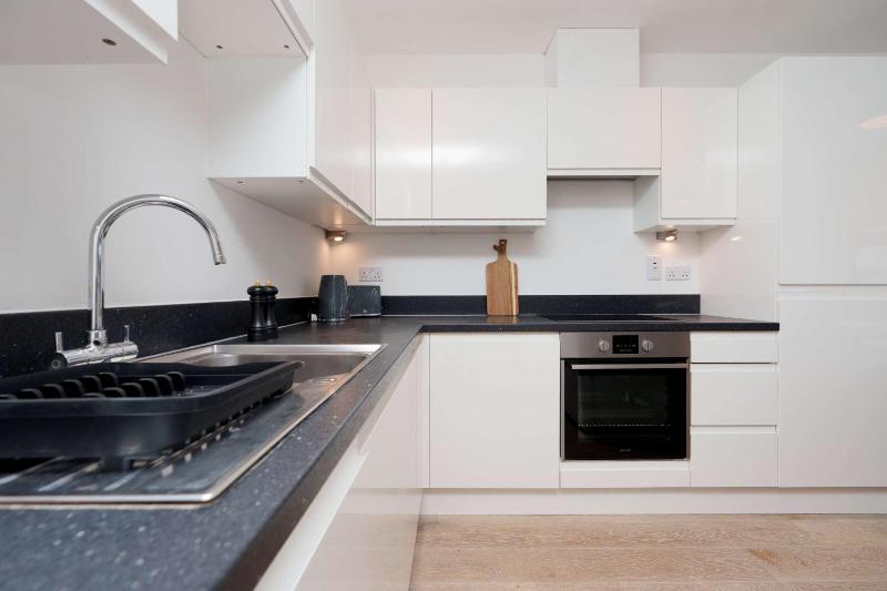 Delightful two bedroom apartment - image 8