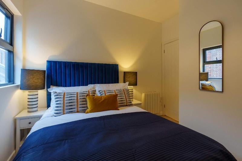 Delightful two bedroom apartment - image 12