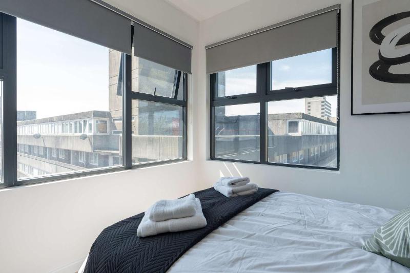 Charming Southampton Apartment Modern Comfort Near City Center - image 8