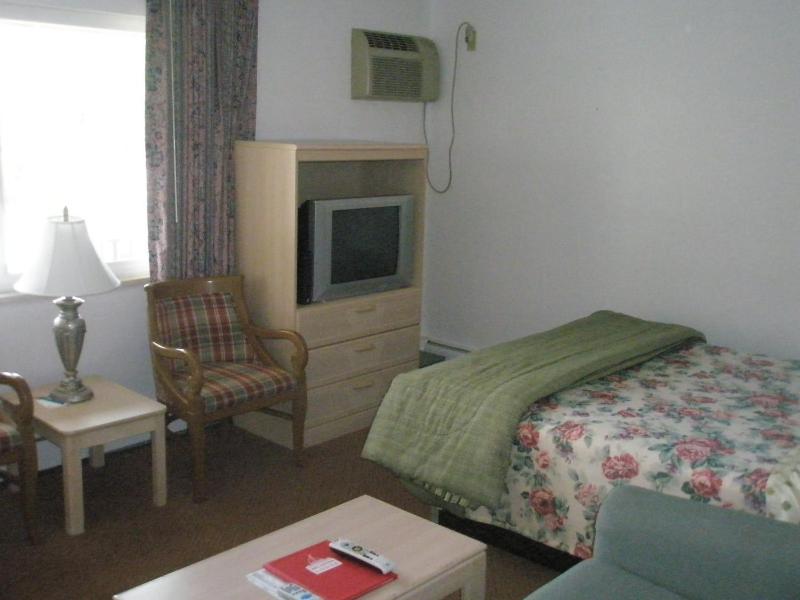 Deluxe Family Room image 3