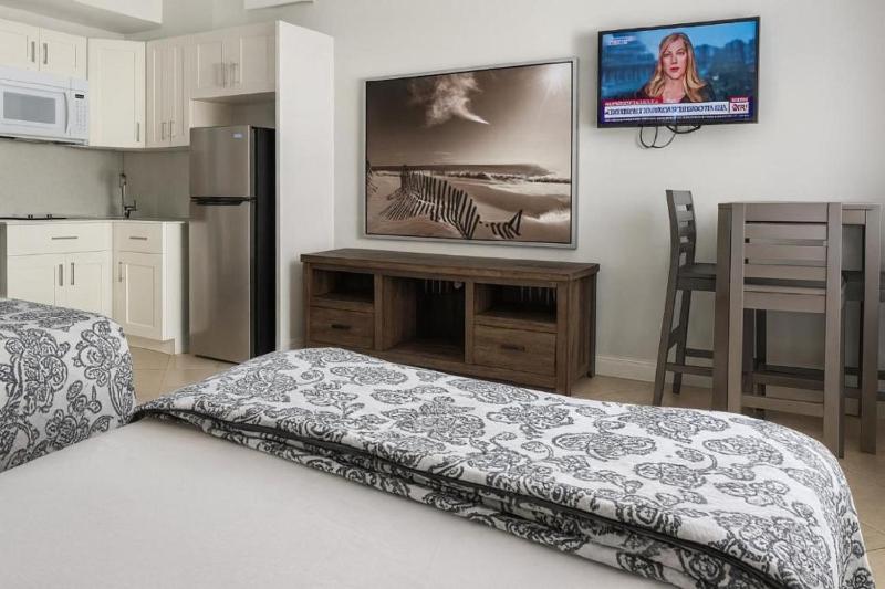 Fun by Sun Rentals direct beach access and full kitchen - image 3
