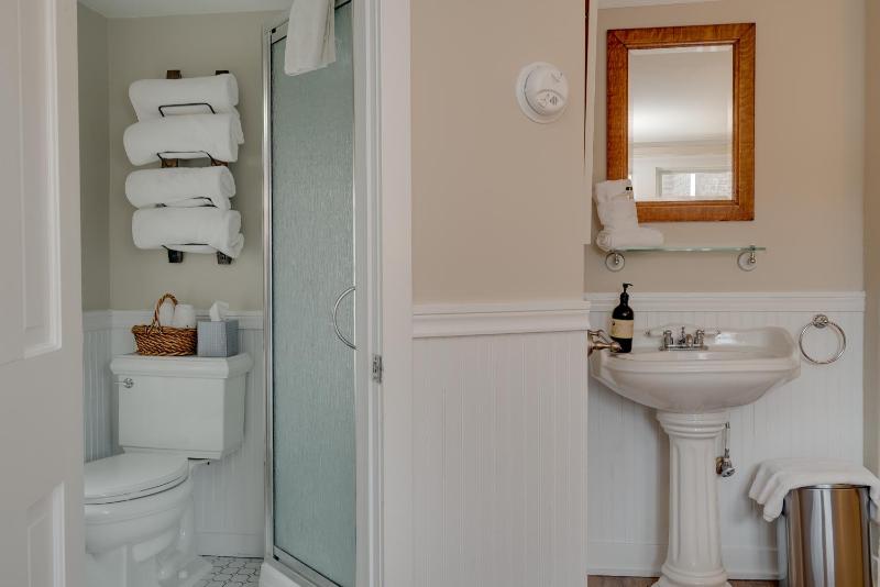 Double Room image 3