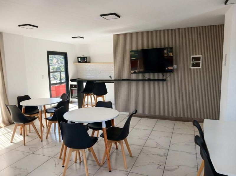 Dpto céntrico balcón con parrilla y piscina - image 2