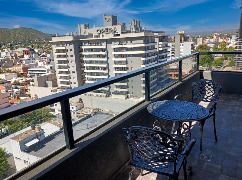 Dpto céntrico balcón con parrilla y piscina - image 5