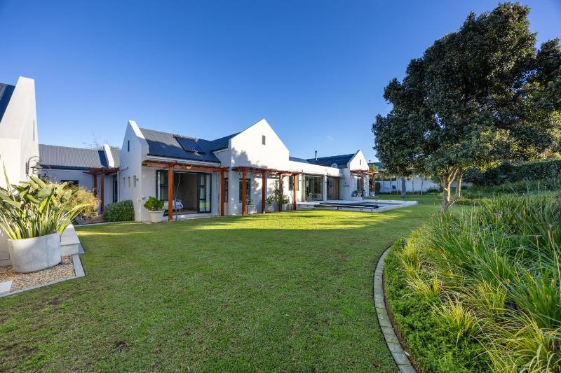 Secure Family Retreat Constantia - image 10