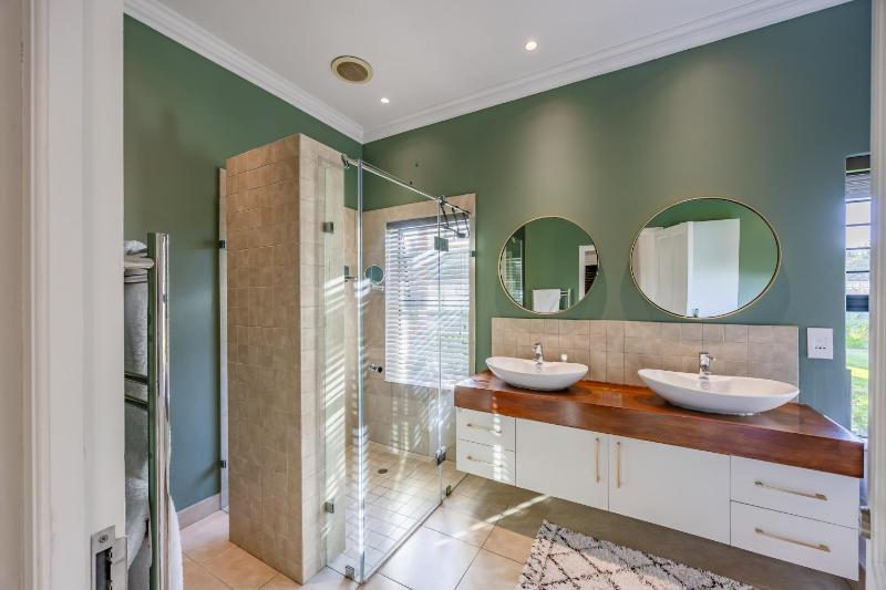 Secure Family Retreat Constantia - image 7