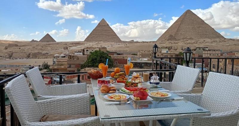 Golden Pyramids Inn - image 1