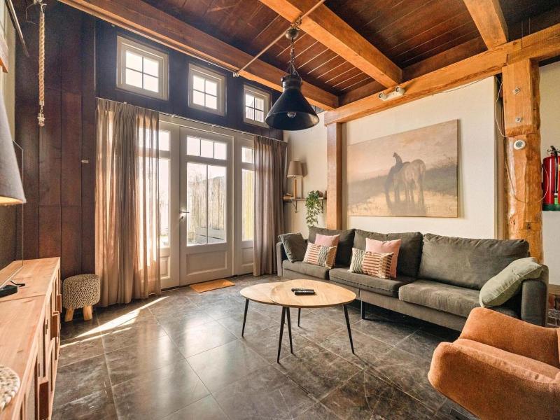 Spacious apartment with garden - image 13