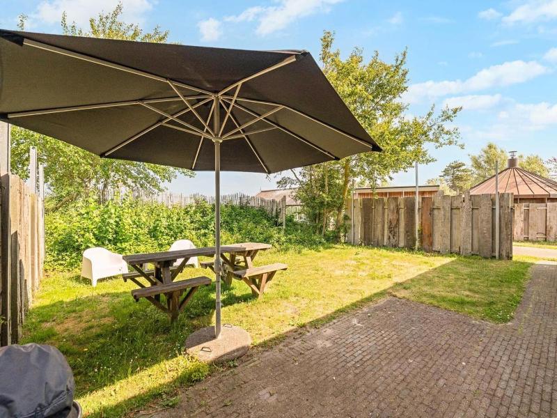Spacious apartment with garden - image 9