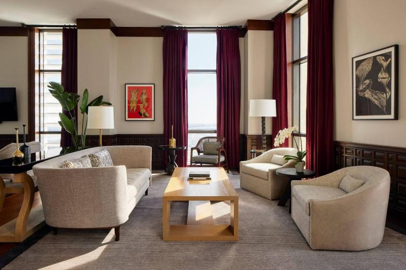 Waterfront Apartment Modern - image 6