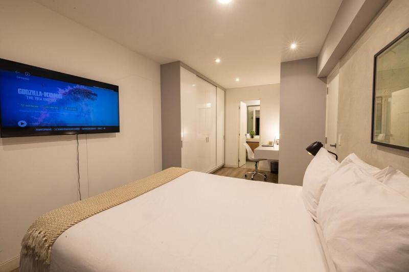 Bright & Modern 1BR w Balcony WIFI Free parking - image 2