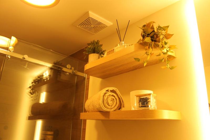 L9 Cozy Stay with Rooftop Gym Access and Coworking - image 7