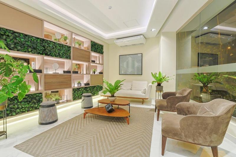 Miraflores Luxury Suite PS5 Massage Chair Dyson - image 12