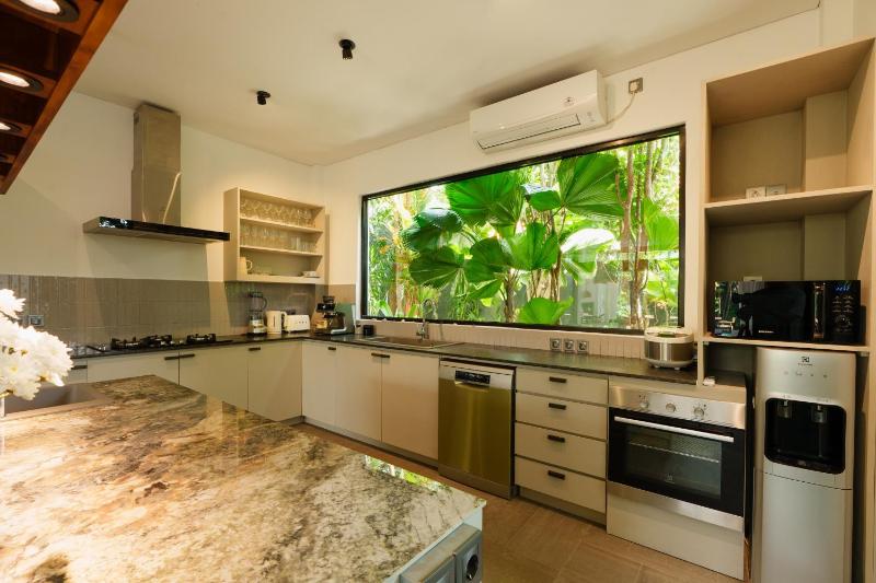 Villa Pakuk by Alfred in Bali - image 8