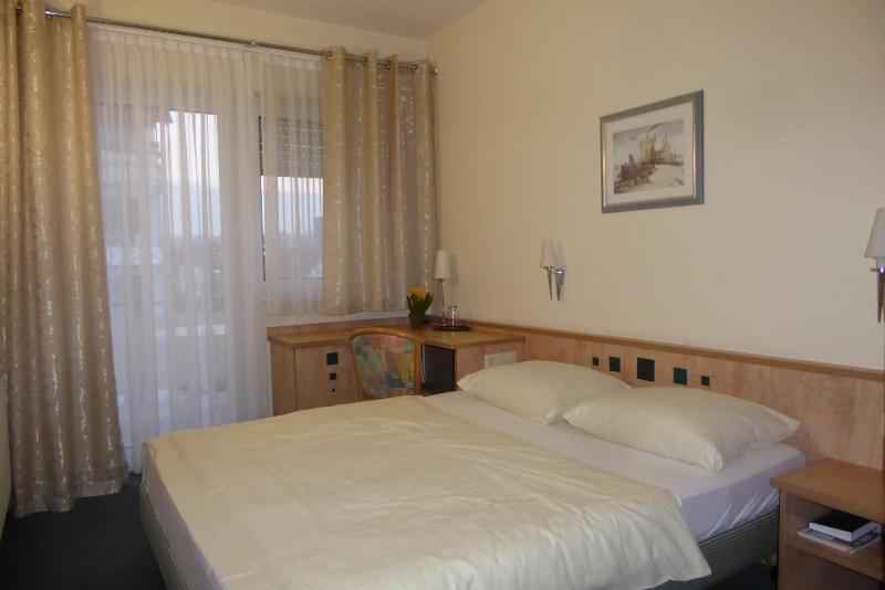 Double or Twin Room with View image 4