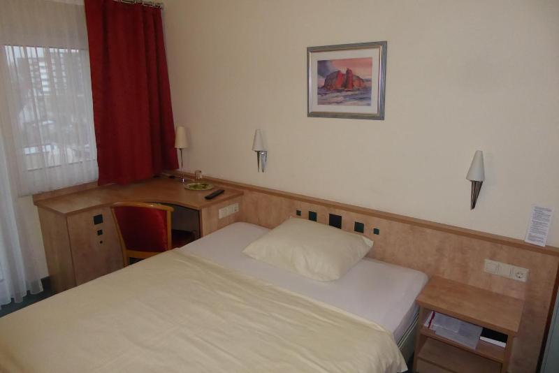 Single Room image 4