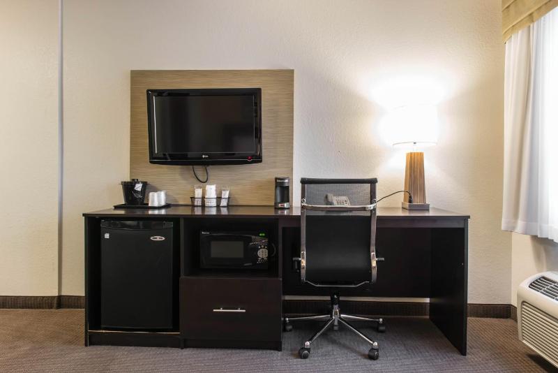 Mainstay Suites Pittsburgh Airport - image 26