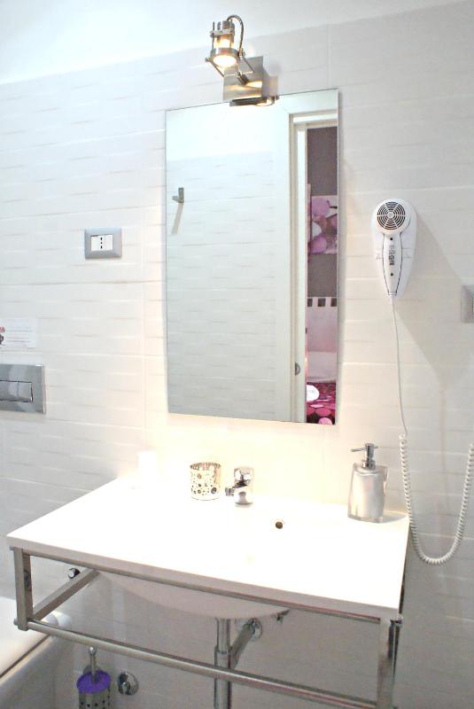 Double Room with Private Bathroom image 4