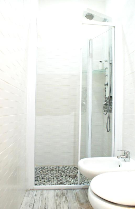 Double Room with Private Bathroom image 2