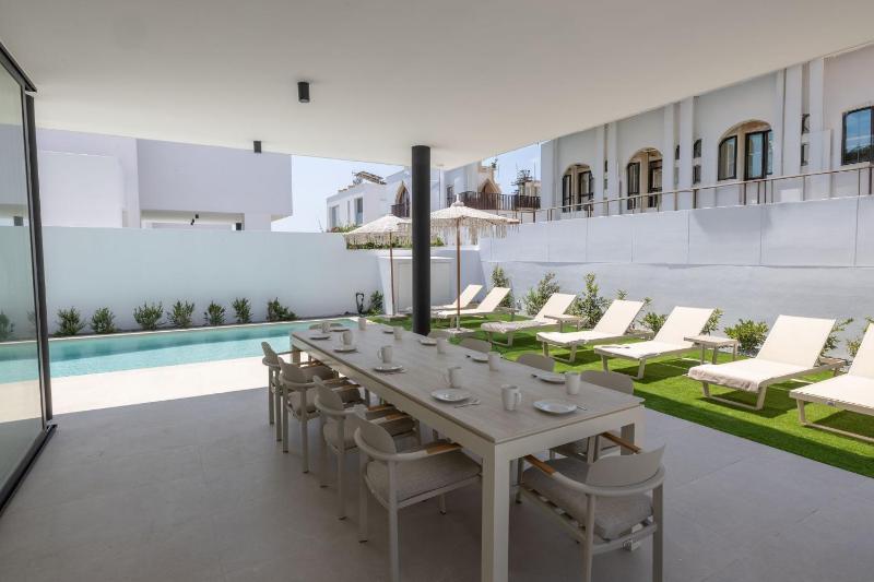 New 4 bedroom villa with pool 100 meters from the beach - image 14