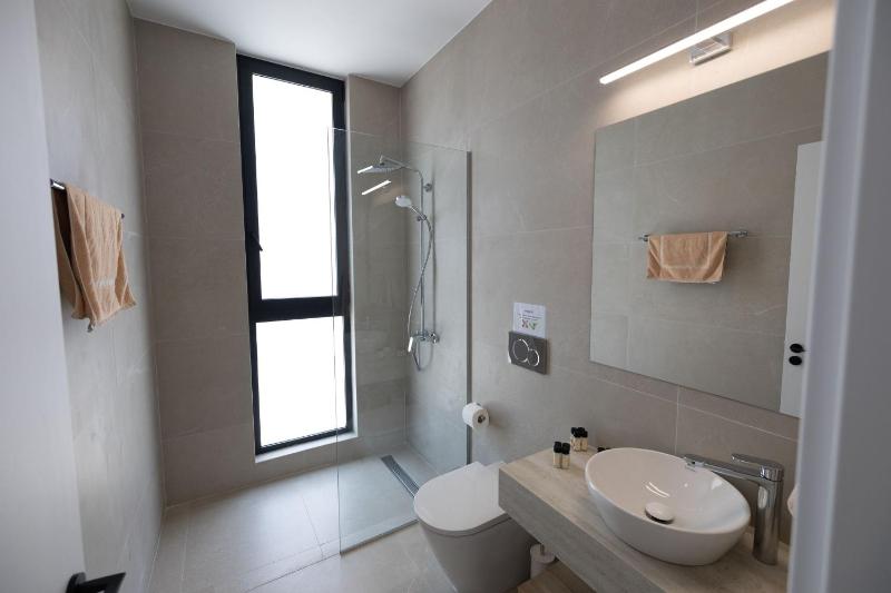 New 4 bedroom villa with pool 100 meters from the beach - image 10