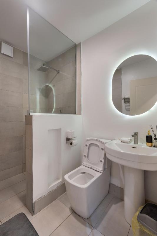 Kanemi 1 bedroom Lekki Phase 1 - image 13