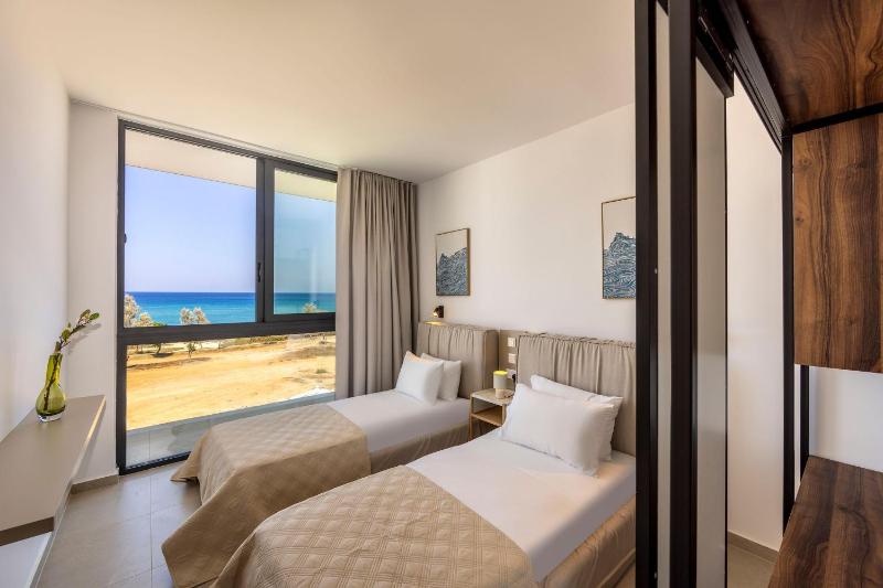 New 4 Bedroom Villa with panoramic sea views - image 5