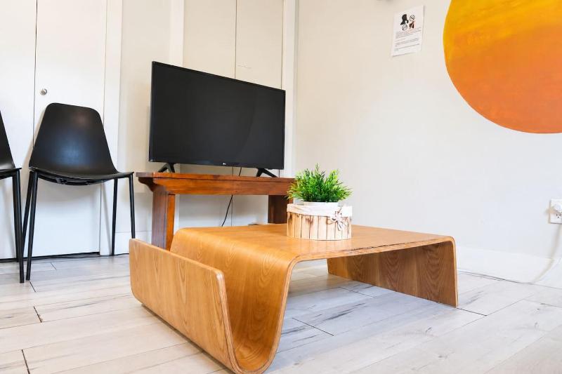 Kitsilano 2BR Near UBC & Beach Sleeps 5 - image 9