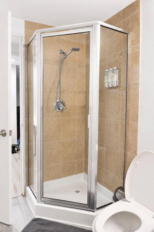 Kitsilano 2BR Near UBC & Beach Sleeps 5 - image 4