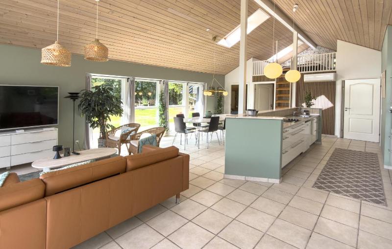 4 Bedroom Lovely Home In Ebeltoft - image 14