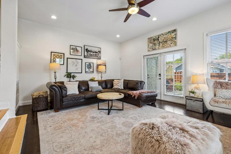 Spacious Nashville townhouse w exclusive backyard - image 16